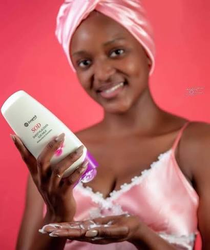 cheap  Longrich SOD Body Cream. buy and sale China, Europe, Turkey, German in wholesale prices Cameroon. FR: Le lait corporel SOD Longrich (enrichi en placenta de brebis et vitamine E) est un soin hydratant puissant conçu pour réparer, protéger et adoucir la peau. Il est réputé pour atténuer les vergetures, combattre les signes du vieillissement, et un